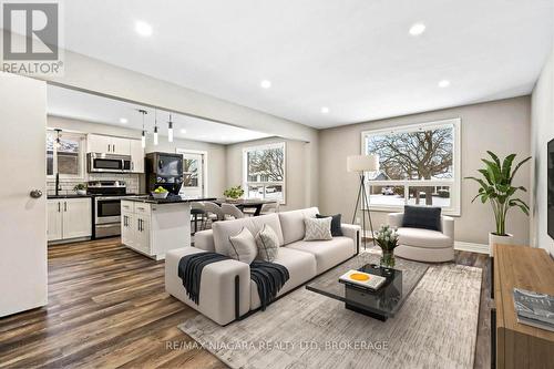 26 Colonial Street, Welland (N. Welland), ON - Indoor Photo Showing Living Room