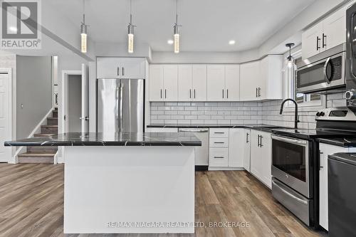 26 Colonial Street, Welland (N. Welland), ON - Indoor Photo Showing Kitchen With Stainless Steel Kitchen With Upgraded Kitchen