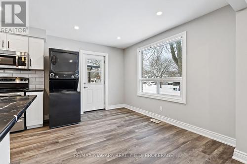 26 Colonial Street, Welland (N. Welland), ON - Indoor Photo Showing Kitchen