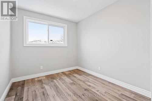 26 Colonial Street, Welland (N. Welland), ON - Indoor Photo Showing Other Room