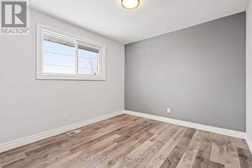 26 Colonial Street, Welland (N. Welland), ON - Indoor Photo Showing Other Room