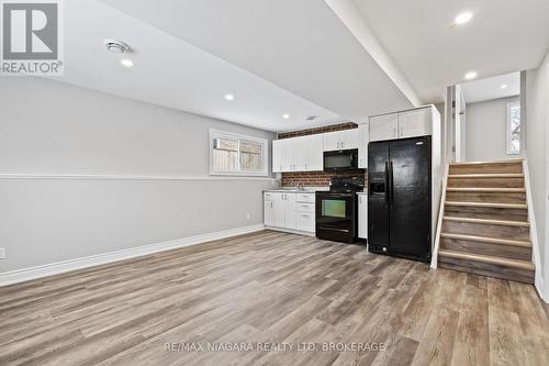 26 Colonial Street, Welland (N. Welland), ON - Indoor Photo Showing Other Room