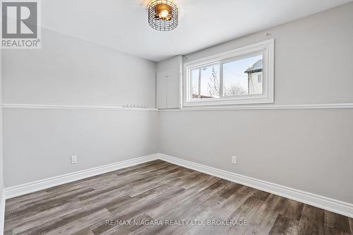 26 Colonial Street, Welland (N. Welland), ON - Indoor Photo Showing Other Room