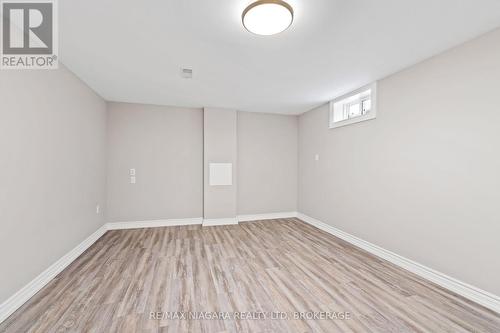 26 Colonial Street, Welland (N. Welland), ON - Indoor Photo Showing Other Room