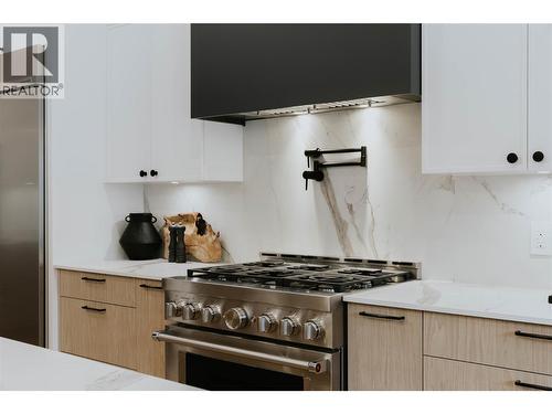 36"" Gas Range / pot filler - 5533 Foothill Court, Kelowna, BC - Indoor Photo Showing Kitchen With Upgraded Kitchen