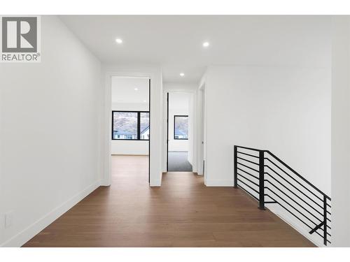 Upper landing area - 5533 Foothill Court, Kelowna, BC - Indoor Photo Showing Other Room