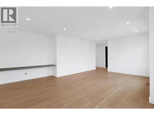 Spacious bonus room  / family room with built in counter - 5533 Foothill Court, Kelowna, BC - Indoor Photo Showing Other Room