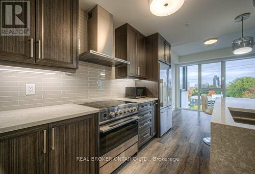 705 - 500 Brock Avenue, Burlington (Brant), ON - Indoor Photo Showing Kitchen With Double Sink With Upgraded Kitchen