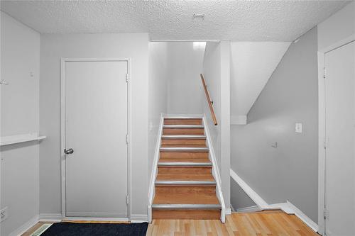 46 Holiday Place, Winnipeg, MB - Indoor Photo Showing Other Room