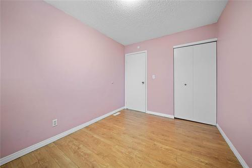 46 Holiday Place, Winnipeg, MB - Indoor Photo Showing Other Room