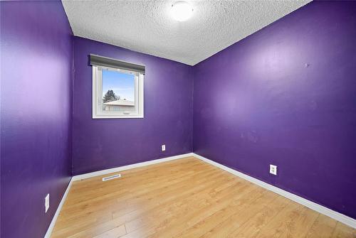 46 Holiday Place, Winnipeg, MB - Indoor Photo Showing Other Room