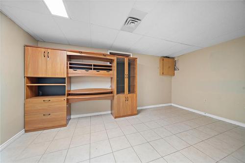 46 Holiday Place, Winnipeg, MB - Indoor Photo Showing Other Room