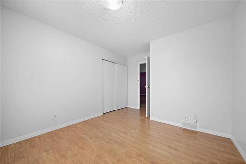 46 Holiday Place, Winnipeg, MB - Indoor Photo Showing Other Room