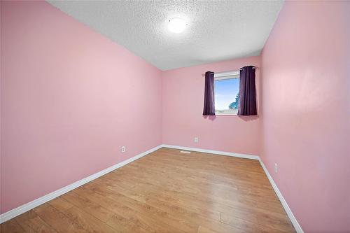 46 Holiday Place, Winnipeg, MB - Indoor Photo Showing Other Room