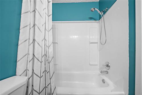 46 Holiday Place, Winnipeg, MB - Indoor Photo Showing Bathroom