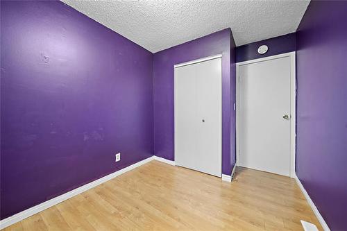 46 Holiday Place, Winnipeg, MB - Indoor Photo Showing Other Room