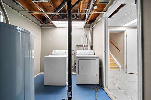 46 Holiday Place, Winnipeg, MB - Indoor Photo Showing Laundry Room