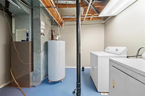 46 Holiday Place, Winnipeg, MB - Indoor Photo Showing Other Room