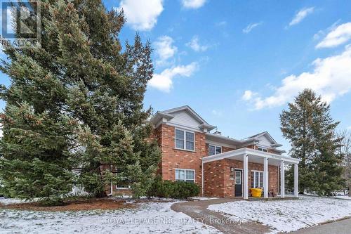 104 - 4090 JOHN CHARLES BOULEVARD  Lincoln (Lincoln-Jordan/Vineland), ON L0R 2C0