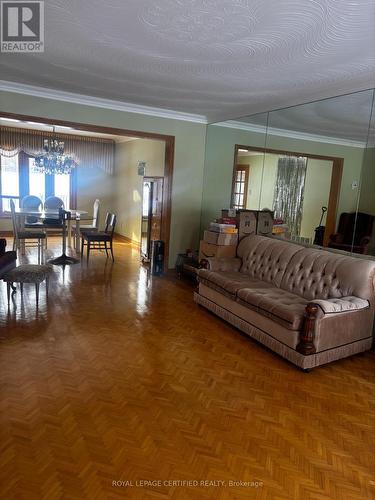 4261 Capilano Court, Mississauga, ON - Indoor Photo Showing Living Room