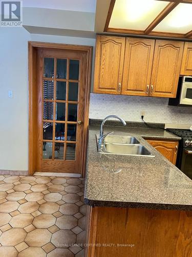 4261 Capilano Court, Mississauga, ON - Indoor Photo Showing Kitchen With Double Sink