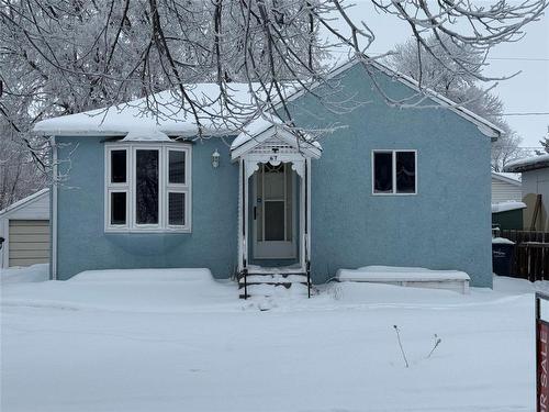 67 8th Street SW  Portage La Prairie, MB R1N 2M2