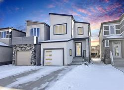 190 Moonlight Bay  Winnipeg, MB R3Y 2G2