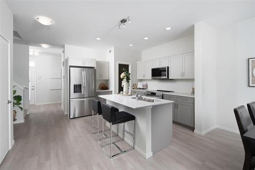 190 Moonlight Bay, Winnipeg, MB - Indoor Photo Showing Kitchen With Upgraded Kitchen