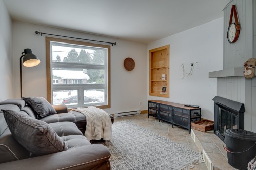 Salon - 99 Av. De La Vallée, Saint-Sauveur, QC - Indoor Photo Showing Living Room With Fireplace