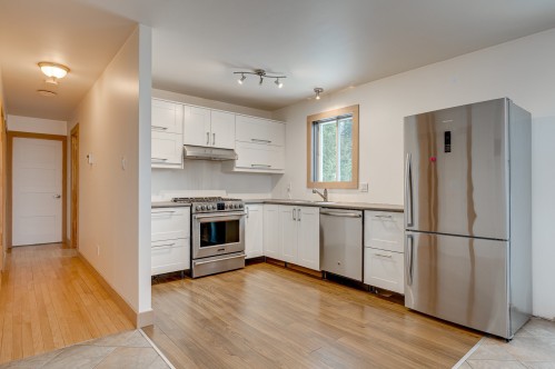 Cuisine - 99 Av. De La Vallée, Saint-Sauveur, QC - Indoor Photo Showing Kitchen