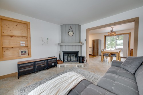 Salon - 99 Av. De La Vallée, Saint-Sauveur, QC - Indoor Photo Showing Living Room With Fireplace