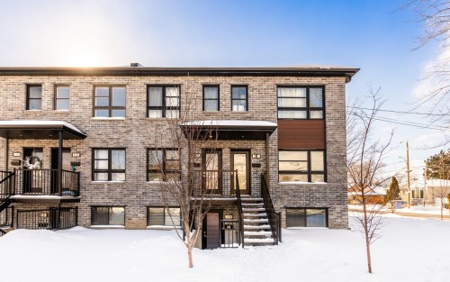 Front of Structure - 3318 Rue Windsor, Longueuil (Saint-Hubert), QC - Outdoor With Facade