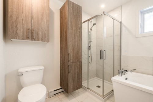 Bathroom - 3318 Rue Windsor, Longueuil (Saint-Hubert), QC - Indoor Photo Showing Bathroom