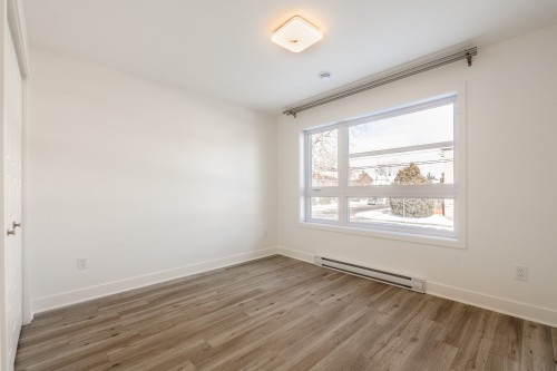 Bedroom - 3318 Rue Windsor, Longueuil (Saint-Hubert), QC - Indoor Photo Showing Other Room