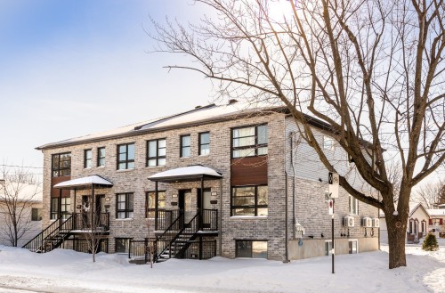 Front of Structure - 3318 Rue Windsor, Longueuil (Saint-Hubert), QC - Outdoor With Facade