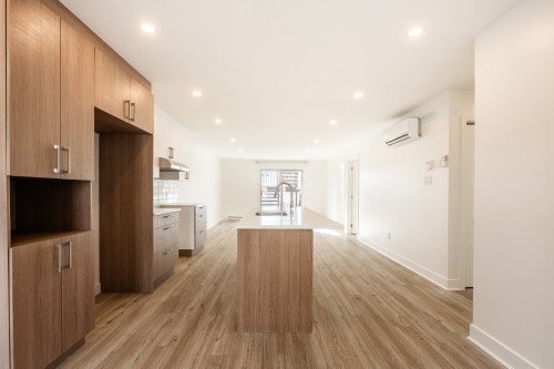 Kitchen - 3318 Rue Windsor, Longueuil (Saint-Hubert), QC - Indoor