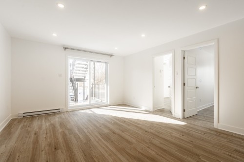 Living Room - 3318 Rue Windsor, Longueuil (Saint-Hubert), QC - Indoor Photo Showing Other Room