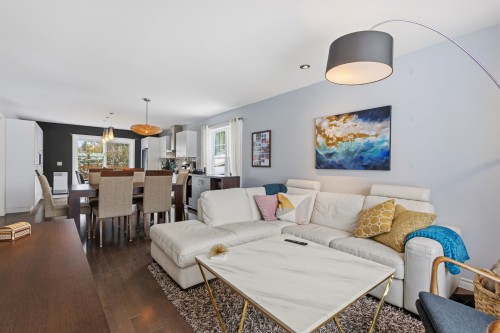 Salon - 286 Rue Des Cyclistes, Bromont, QC - Indoor Photo Showing Living Room