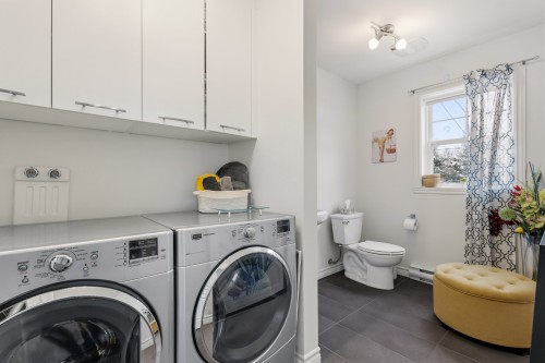 Salle d'eau - 286 Rue Des Cyclistes, Bromont, QC - Indoor Photo Showing Laundry Room