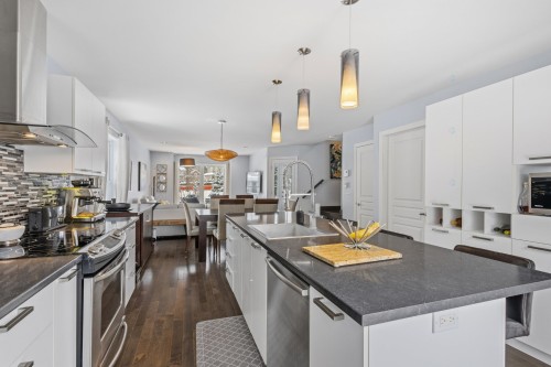 Cuisine - 286 Rue Des Cyclistes, Bromont, QC - Indoor Photo Showing Kitchen With Upgraded Kitchen