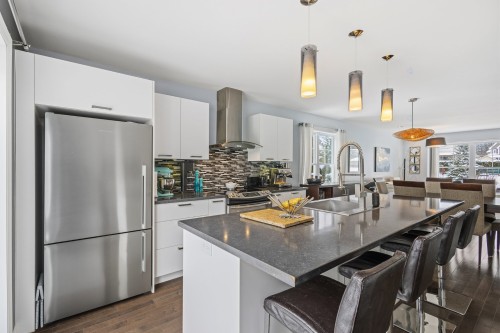 Cuisine - 286 Rue Des Cyclistes, Bromont, QC - Indoor Photo Showing Kitchen With Upgraded Kitchen