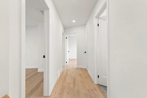 Hall d'entrée/Vestibule - 94 Av. Fieldsend, Beaconsfield, QC - Indoor Photo Showing Other Room