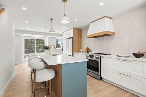 Cuisine - 94 Av. Fieldsend, Beaconsfield, QC - Indoor Photo Showing Kitchen With Upgraded Kitchen