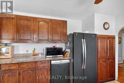 3633 Revelstoke Drive, Ottawa, ON - Indoor Photo Showing Kitchen