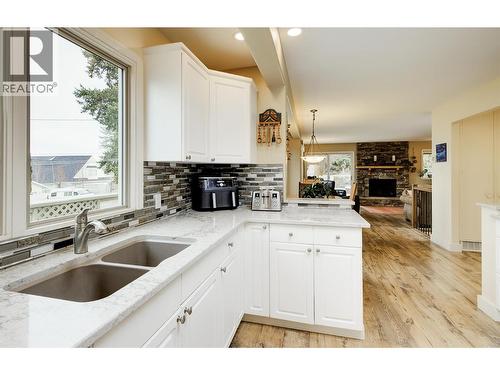 Kitchen renovation done in 2016 - new cabinets, quartz counters and expansion 3 ft - 391 Braeloch Road, Kelowna, BC - Indoor Photo Showing Kitchen With Double Sink