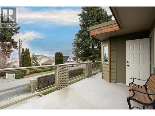 391 Braeloch Road, Kelowna, BC - Outdoor With Exterior