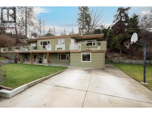 Driveway parking for 2 vehicles - 391 Braeloch Road, Kelowna, BC - Outdoor