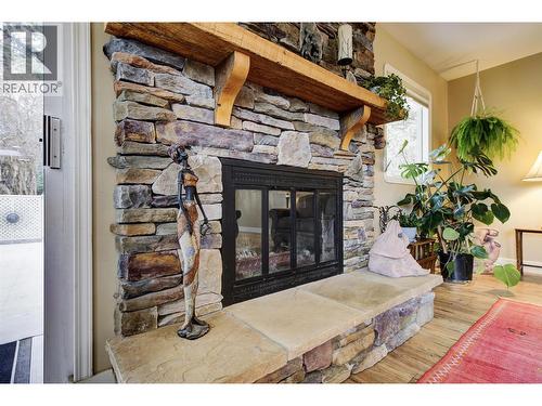 Enjoy cozying up to the wood fireplace - 391 Braeloch Road, Kelowna, BC - Indoor With Fireplace
