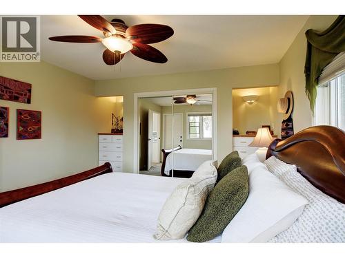 Main floor 2nd bedroom with window to back yard - 391 Braeloch Road, Kelowna, BC - Indoor Photo Showing Bedroom