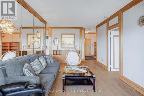 807 - 326 Major Mackenzie Drive E, Richmond Hill, ON - Indoor Photo Showing Living Room